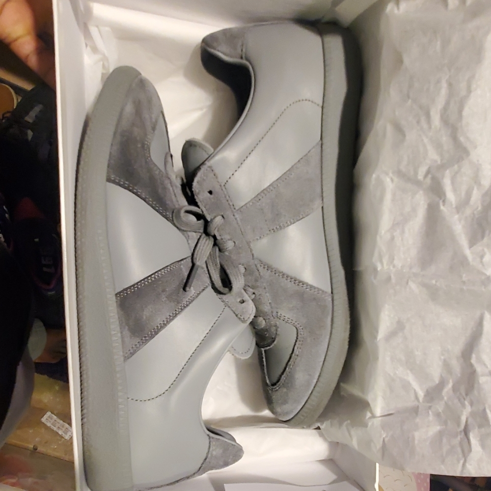 Shoes/sneakers